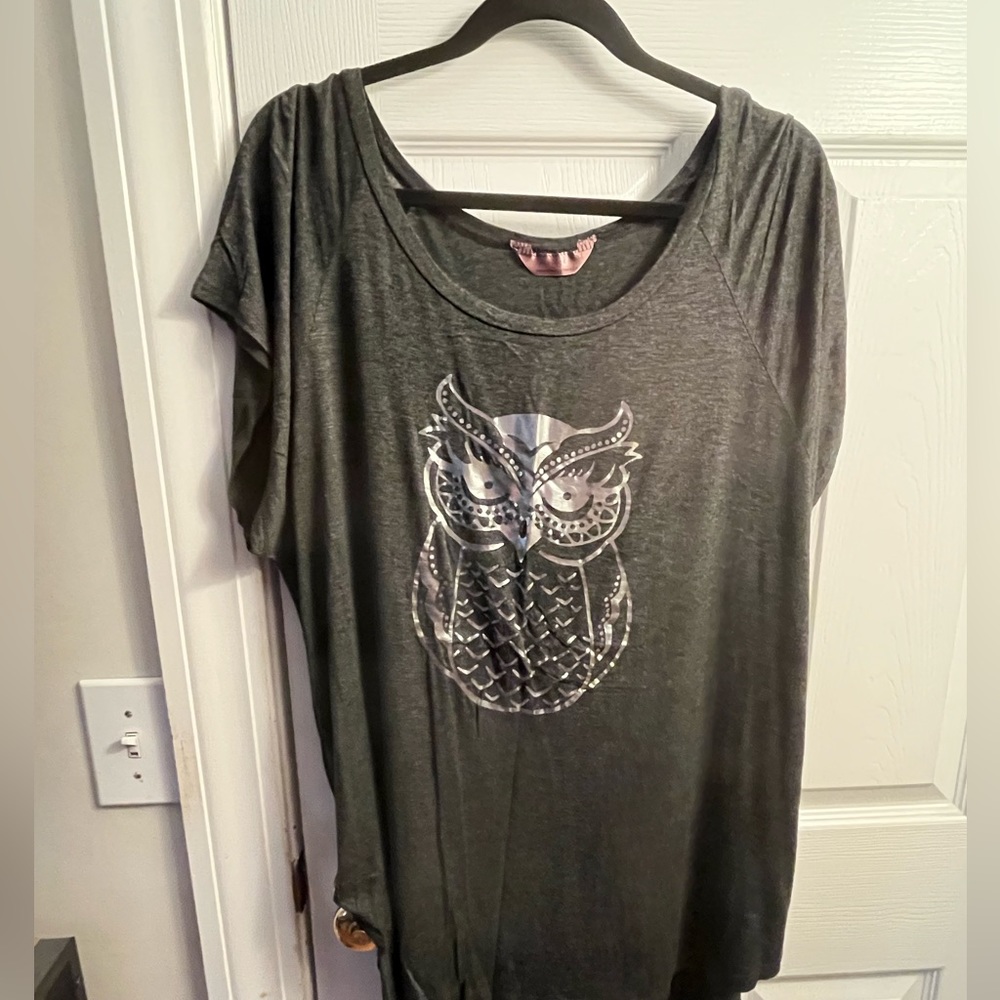 Gray T-shirt with silver owl